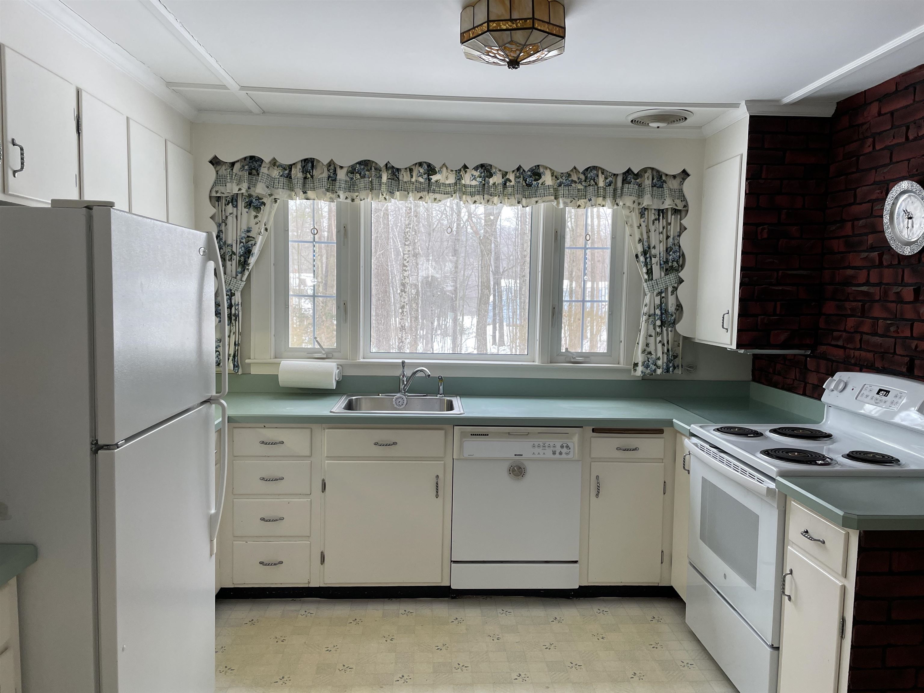 47 Ridge Road Concord, NH 03301 - Photo 5 of 37 Gallery Image 5