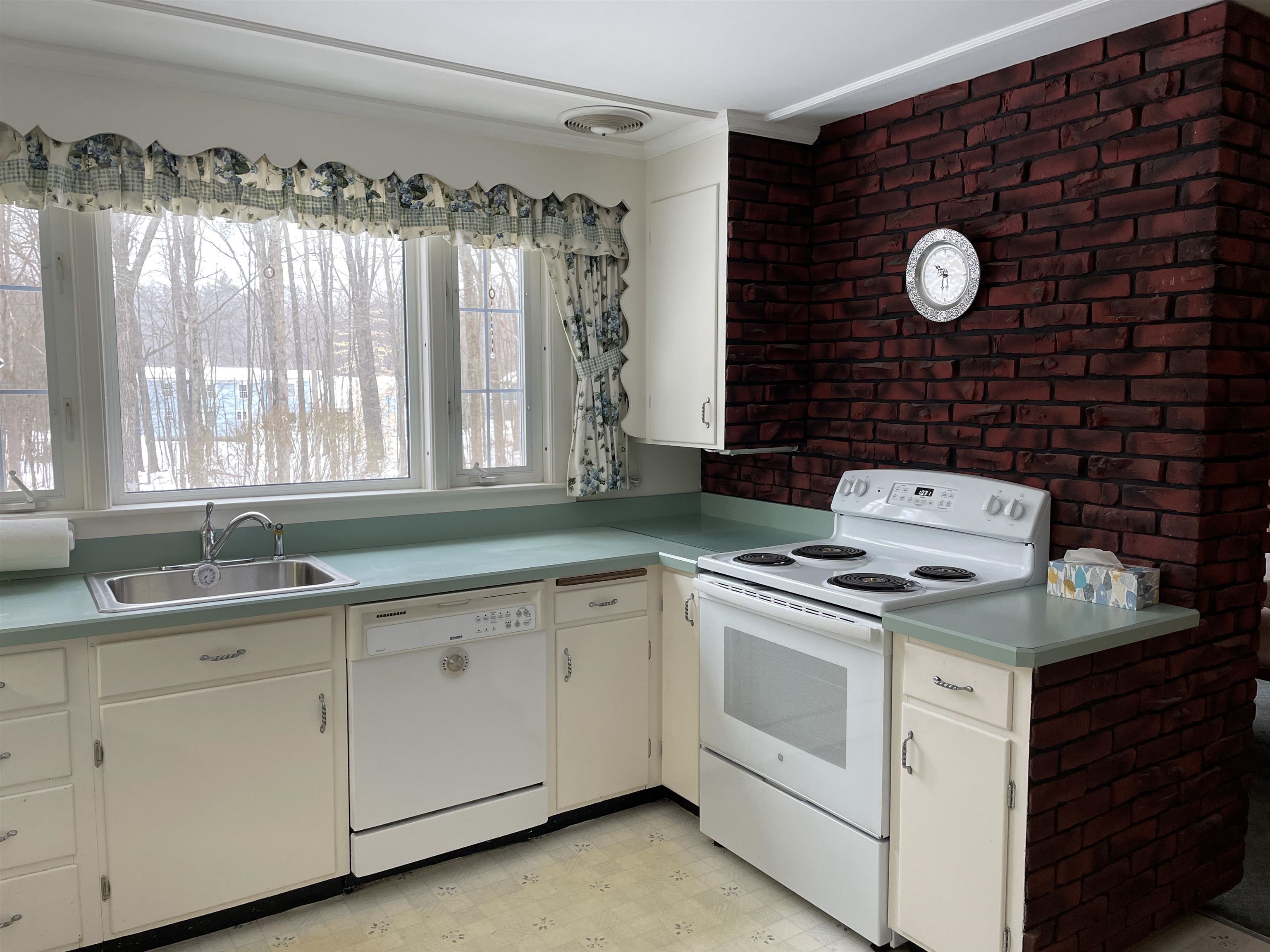 47 Ridge Road Concord, NH 03301 - Photo 6 of 37 Gallery Image 6