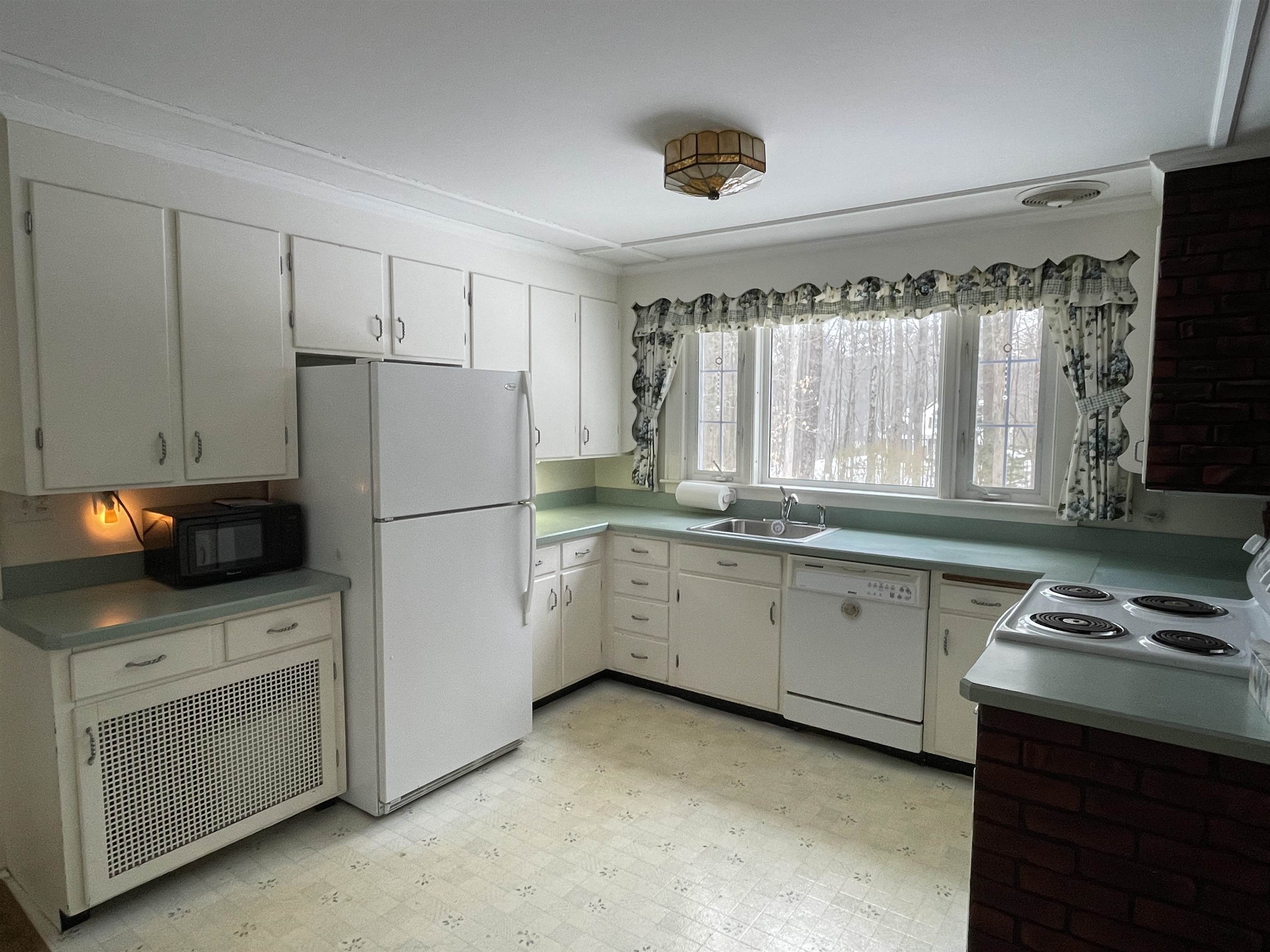 47 Ridge Road Concord, NH 03301 - Photo 7 of 37 Gallery Image 7