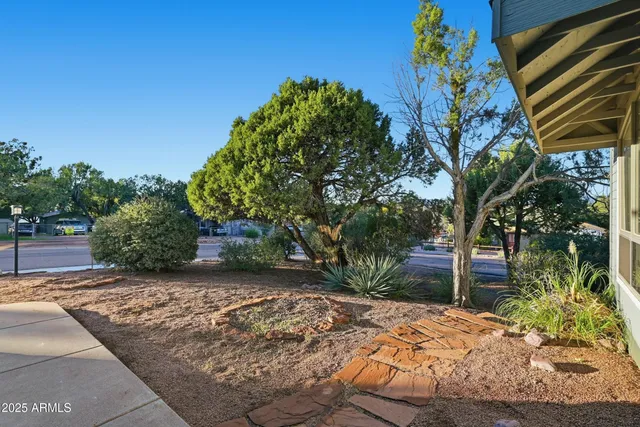 a view of a house with backyard