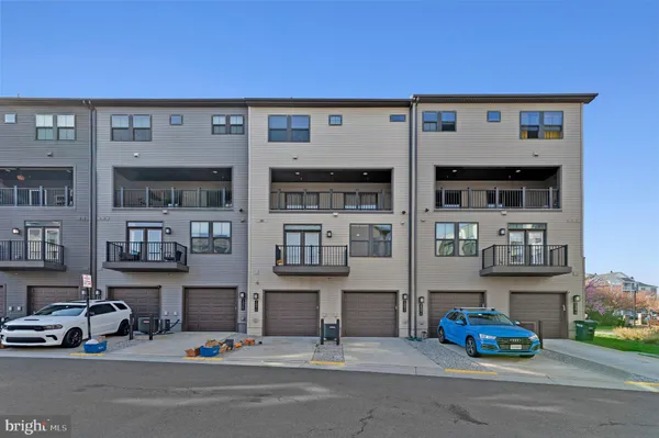 $625,000 | 13270 Woodland Park Road, Unit 3J, Herndon, VA 20171