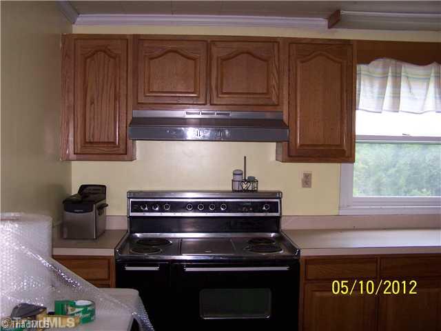 1828 Ray Wilson Road Sandy Ridge, NC 27046 - Photo 6 of 16 Kitchen. Large Eat In Country Kitchen