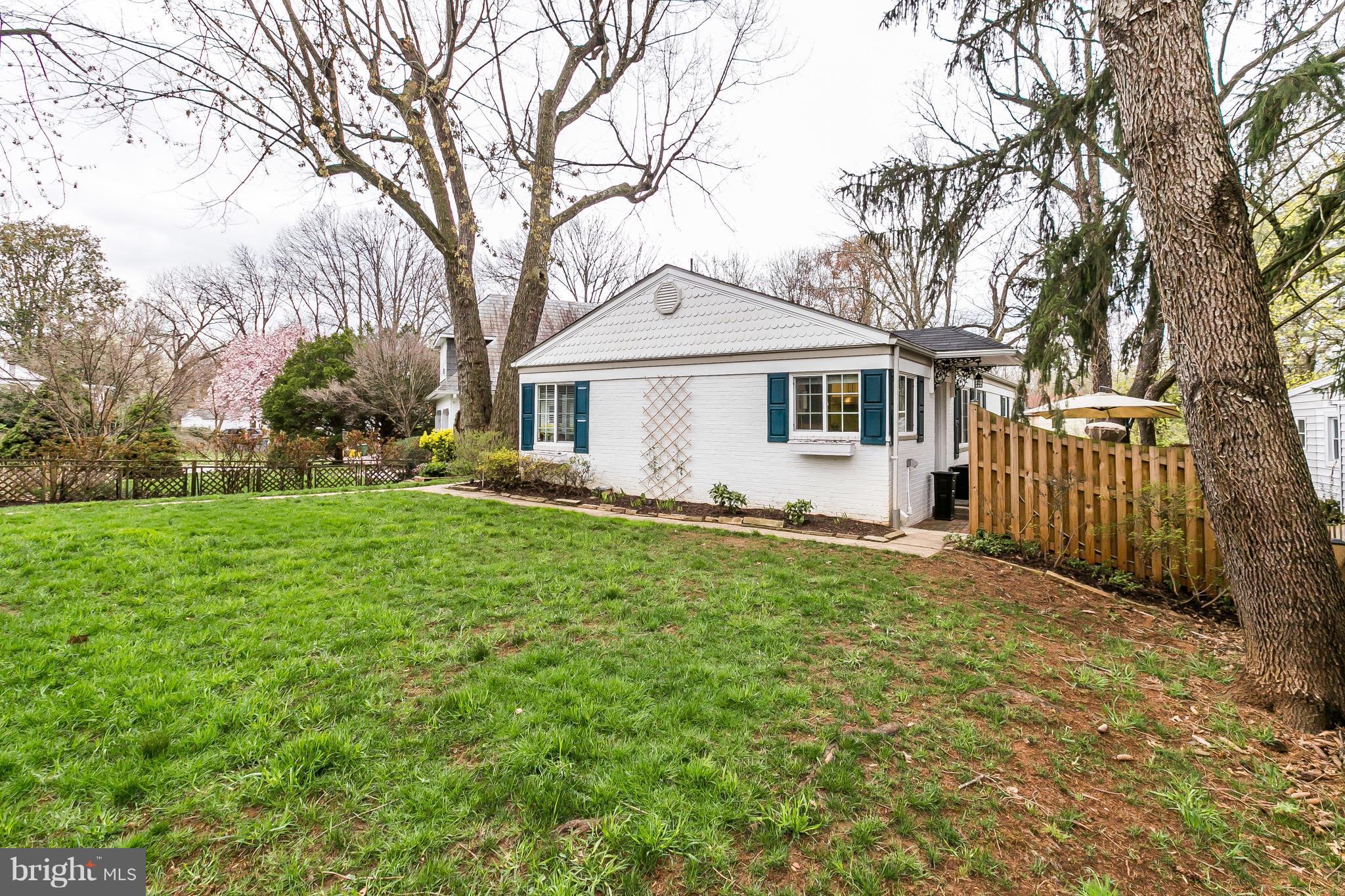 5714 Oakshire Road Baltimore, MD 21209 - Photo 29 of 30 Large yard in front and back for kiddos or dogs!