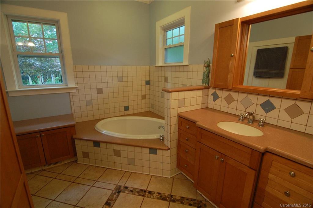 2110 Sharon Road Charlotte, NC 28207 - Photo 21 of 24 Gallery Image 21