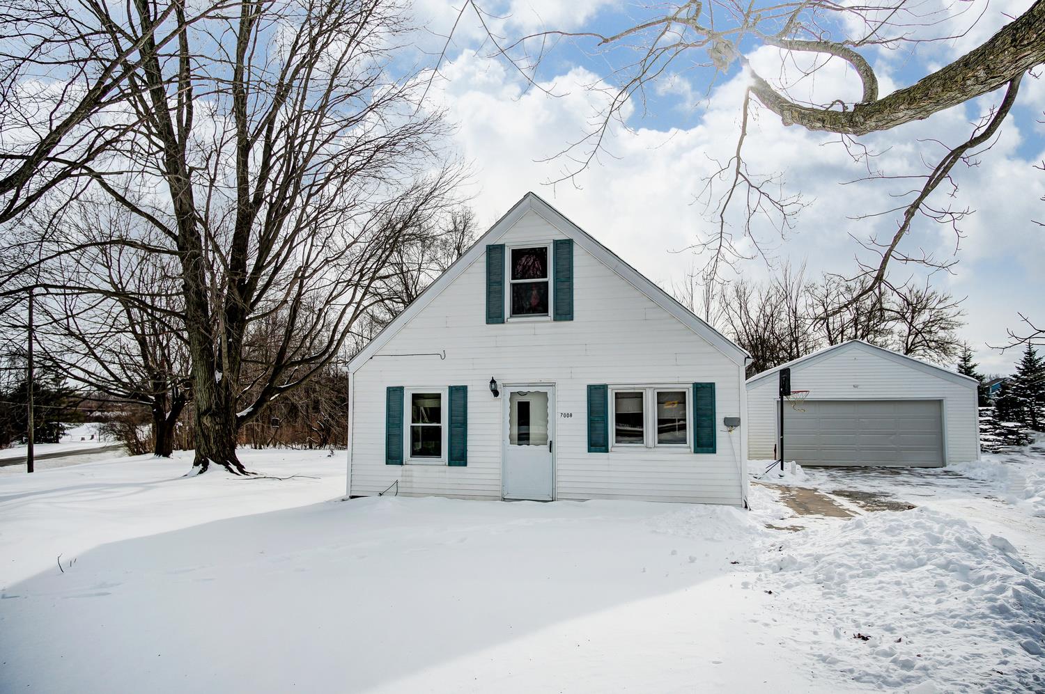 7008 Hosler Road Leo, IN 46765 - Photo 1 of 24