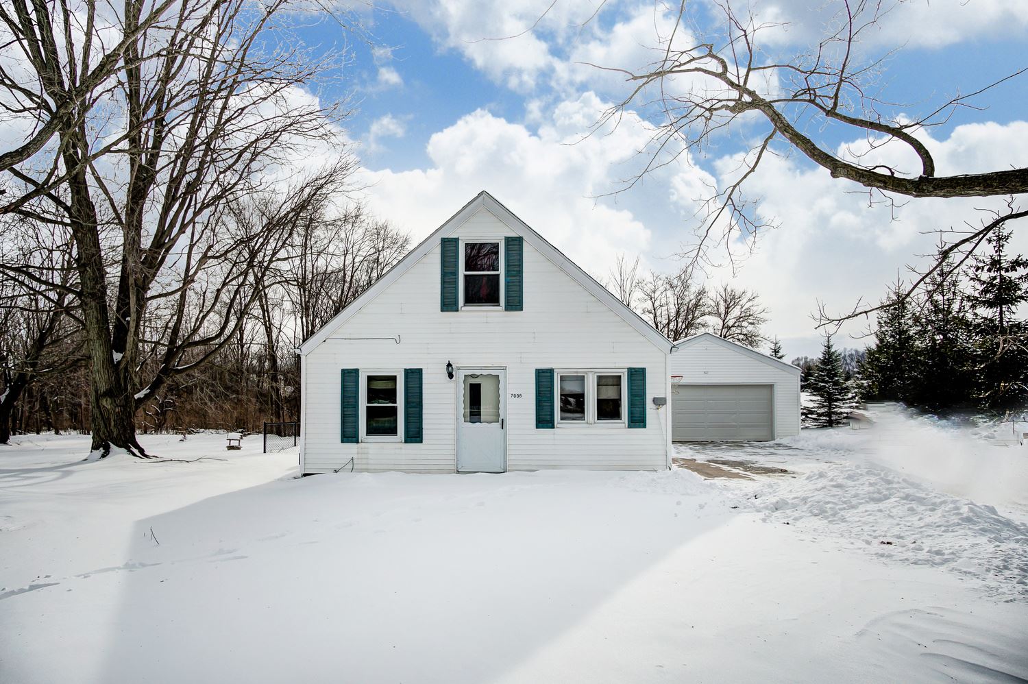 7008 Hosler Road Leo, IN 46765 - Photo 2 of 24