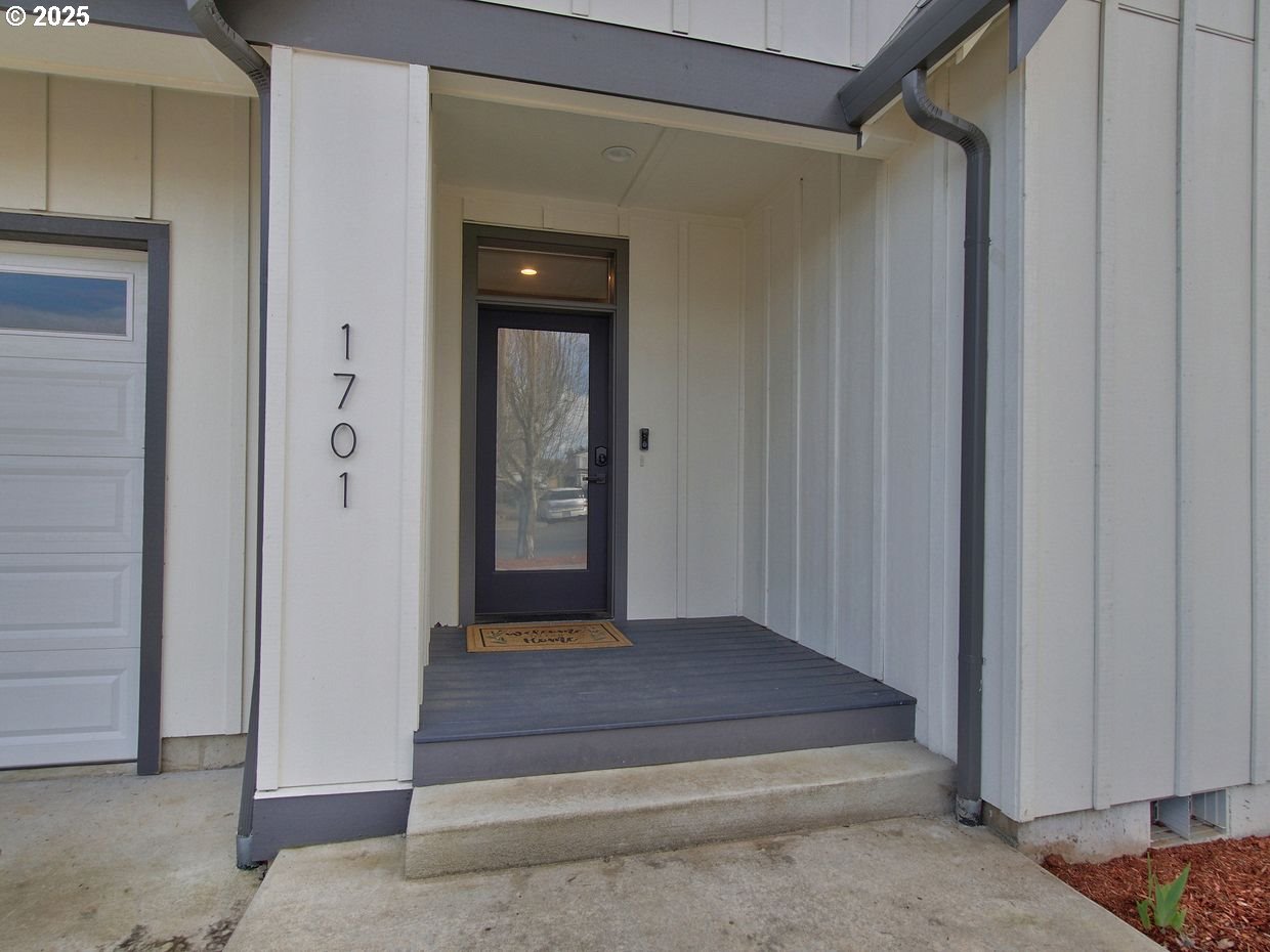 1701 South Alpine Street Cornelius, OR 97113 - Photo 5 of 48 Porch