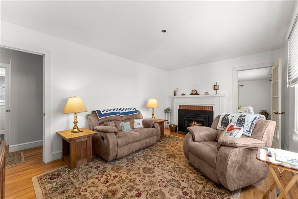 3089 Highway 17 Alternate Toccoa, GA 30577 - Photo 12 of 51 a living room with furniture and a lamp
