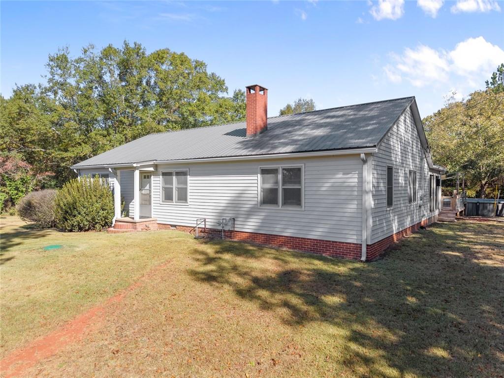 3089 Highway 17 Alternate Toccoa, GA 30577 - Photo 8 of 51 a front view of a house with a yard