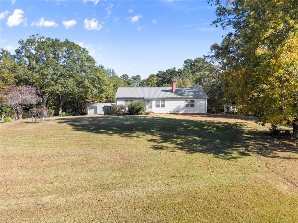 3089 Highway 17 Alternate Toccoa, GA 30577 - Photo 10 of 51 a view of a house with swimming pool