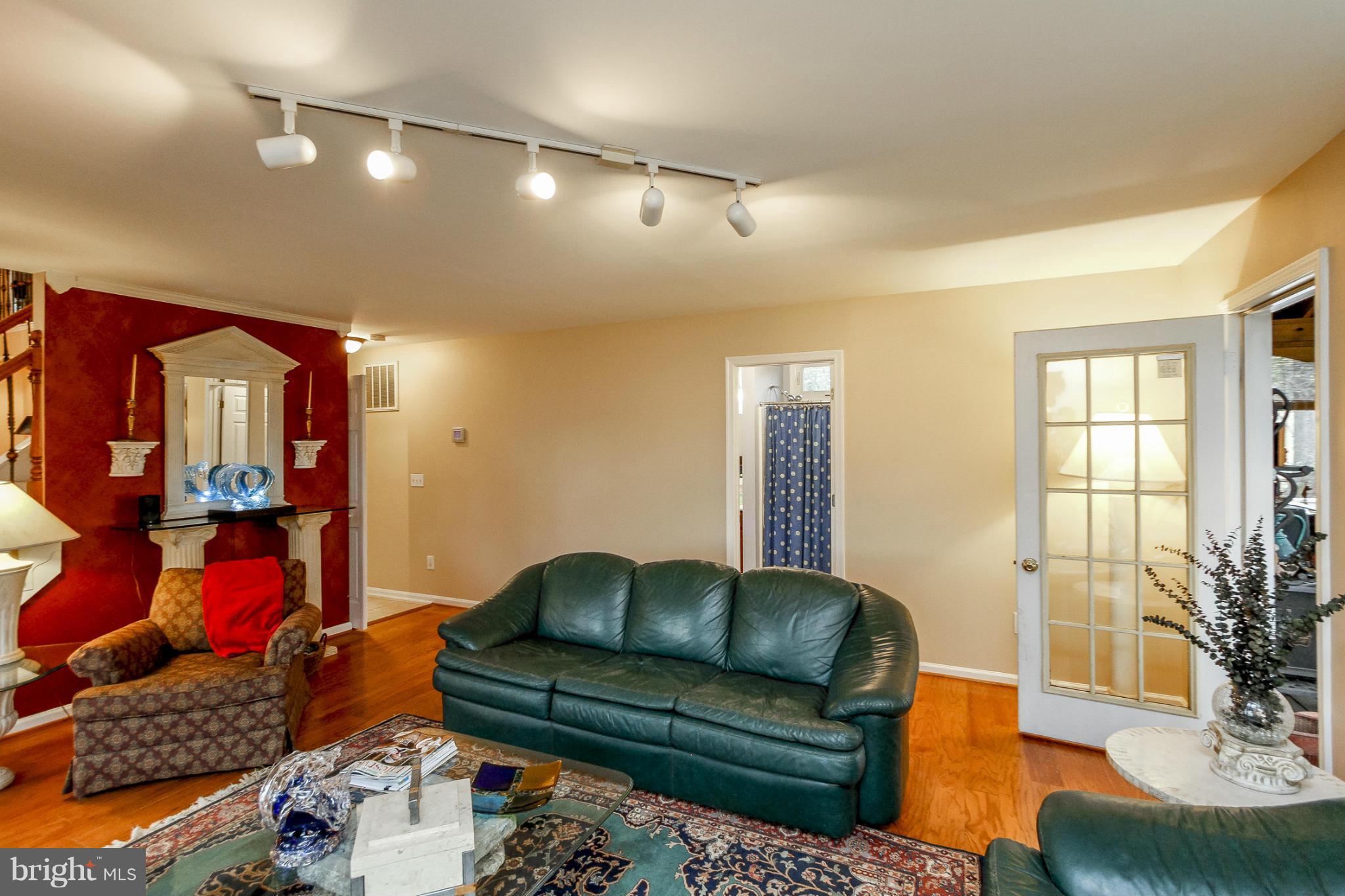 6054 Beverleys Mill Road Broad Run, VA 20137 - Photo 3 of 30 Living Room