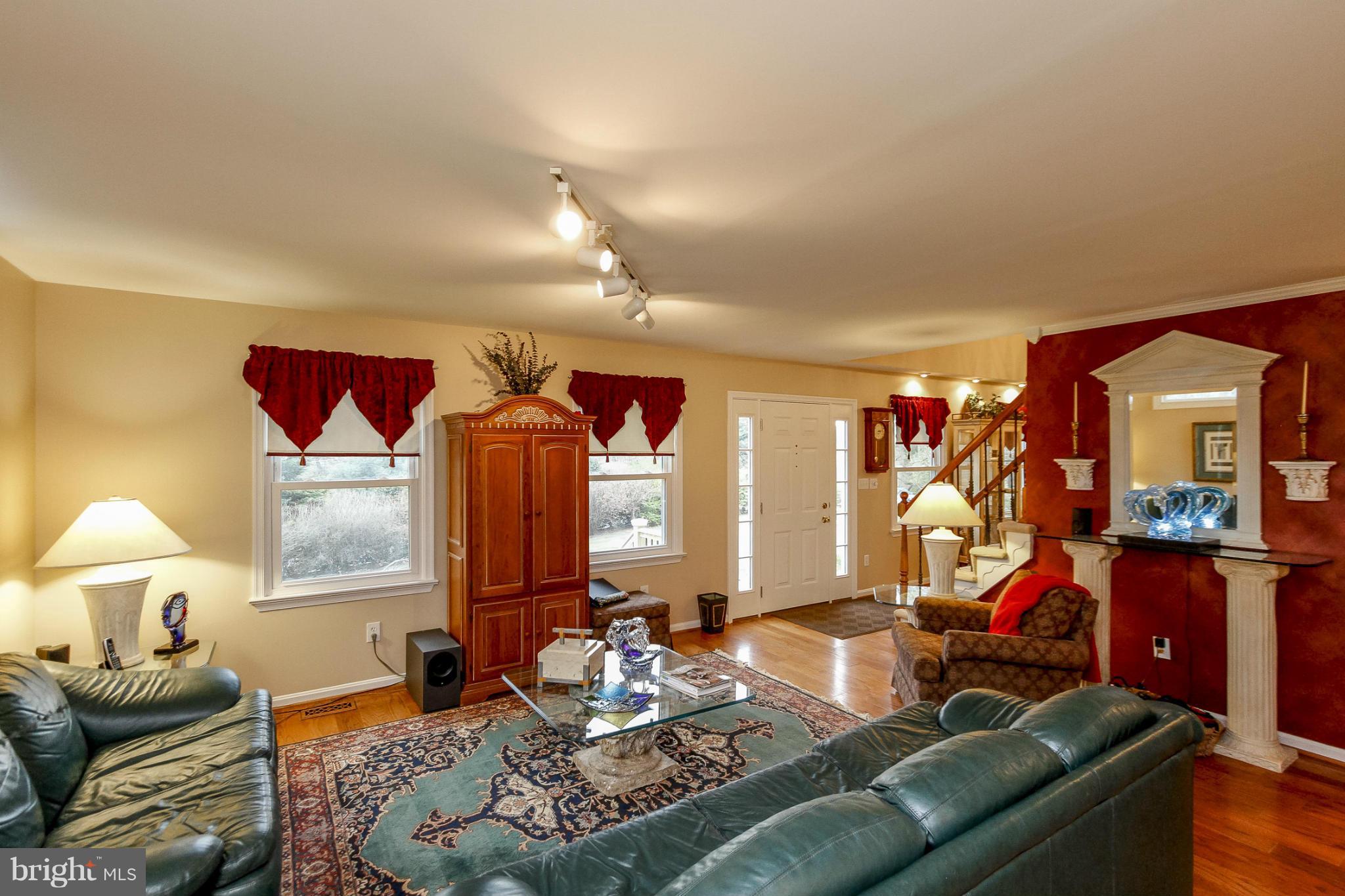 6054 Beverleys Mill Road Broad Run, VA 20137 - Photo 4 of 30 Living Room