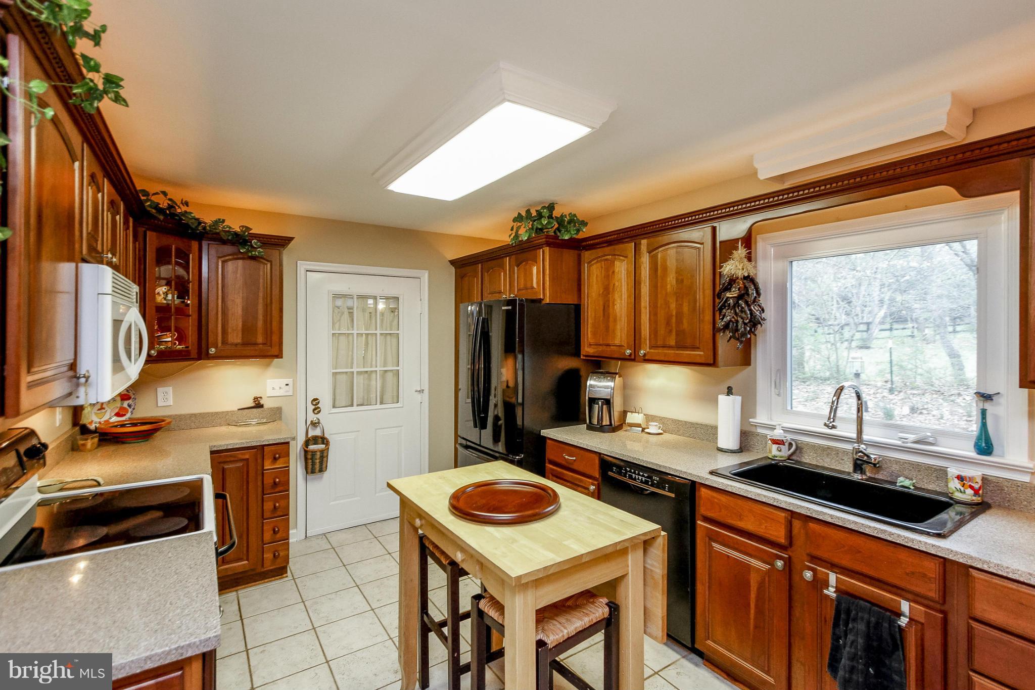6054 Beverleys Mill Road Broad Run, VA 20137 - Photo 10 of 30 Kitchen