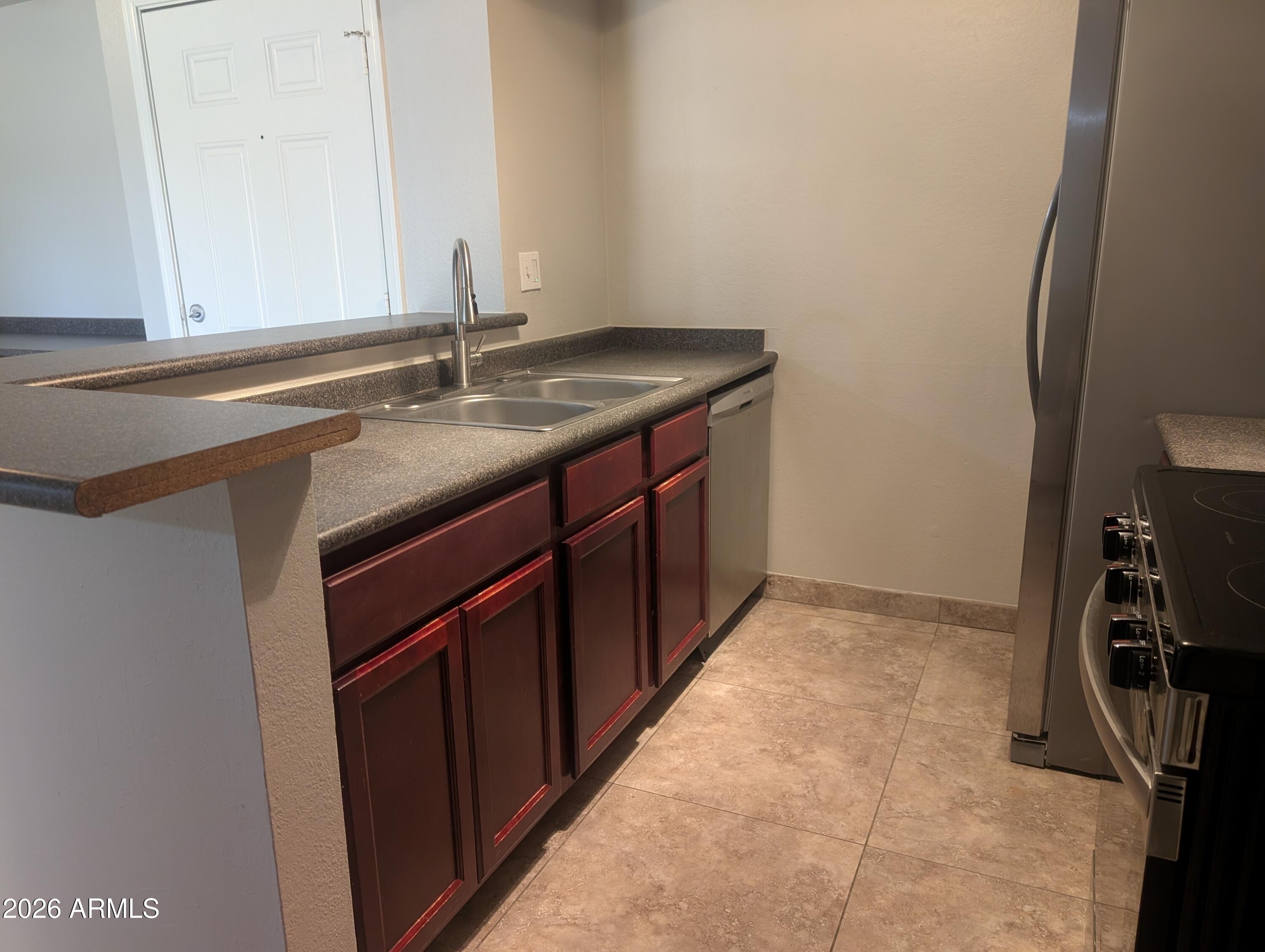 540 North May, Unit 1101 Mesa, AZ 85201 - Photo 2 of 15 Ample counter space