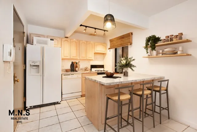 $5,215 | 421 East 12th Street, Unit 7 | East Village