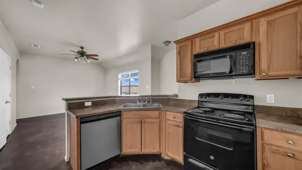 $739,999 | 141 Lindas Creek Lane, Weatherford, TX 76088