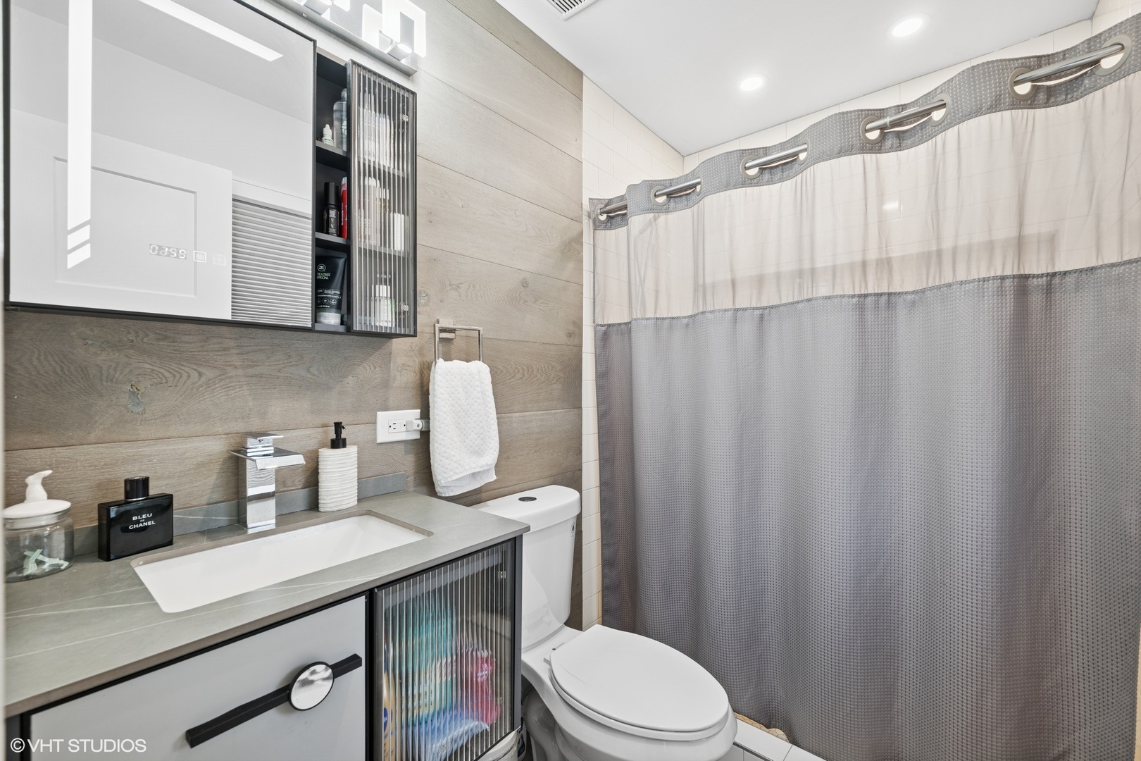 1045 Green Bay Road Lake Bluff, IL 60044 - Photo 15 of 22 a bathroom with a sink a toilet and shower curtain