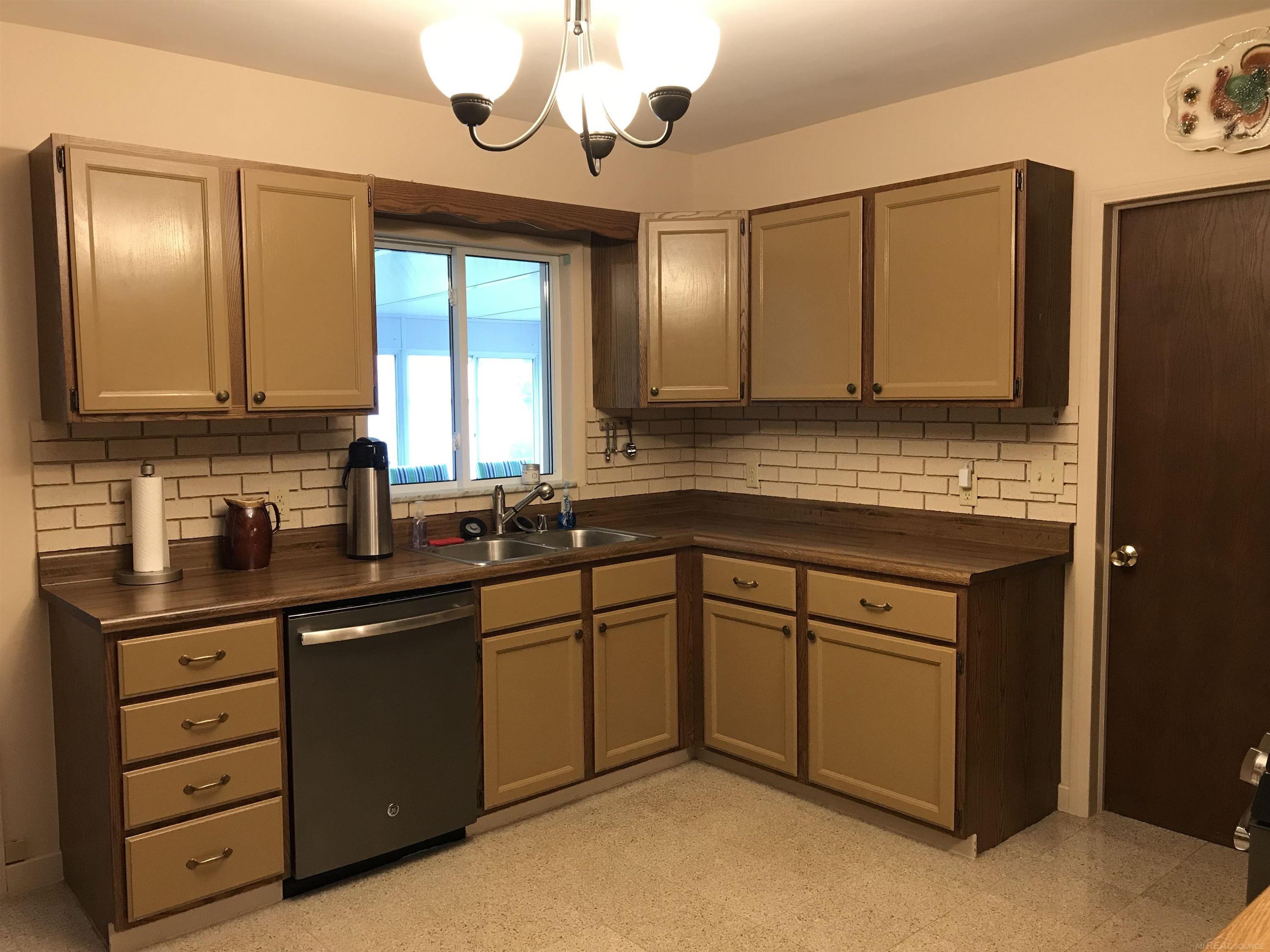 12287 Lapeer Road Davison, MI 48423 - Photo 7 of 20 50127344-6.JPG