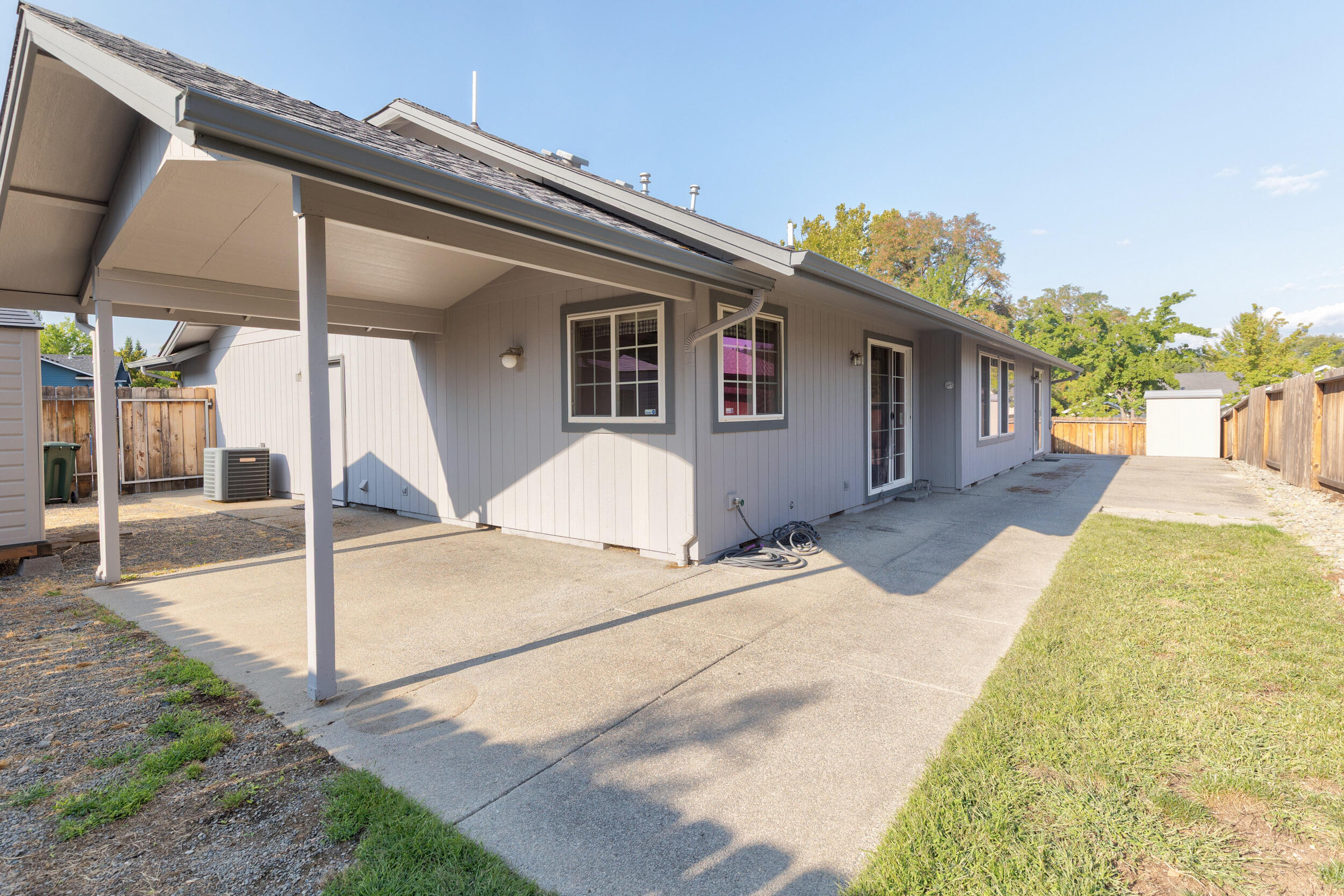 2701 Acres Road Grants Pass, OR 97527 - Photo 30 of 36 Covered patio