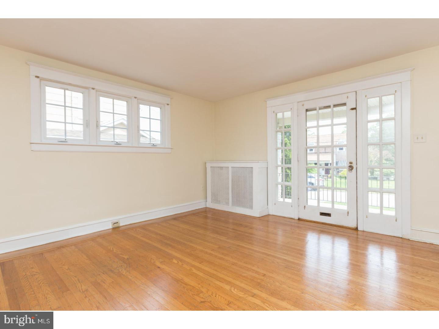 160 Upland Road Havertown, PA 19083 - Photo 7 of 25 Living Room