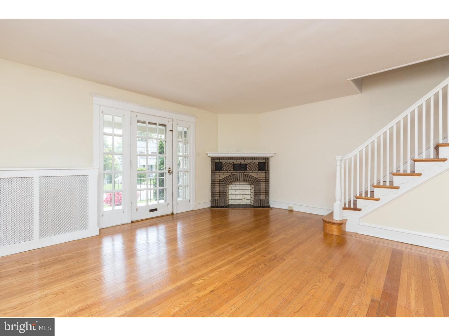 160 Upland Road Havertown, PA 19083 - Photo 8 of 25 Living Room