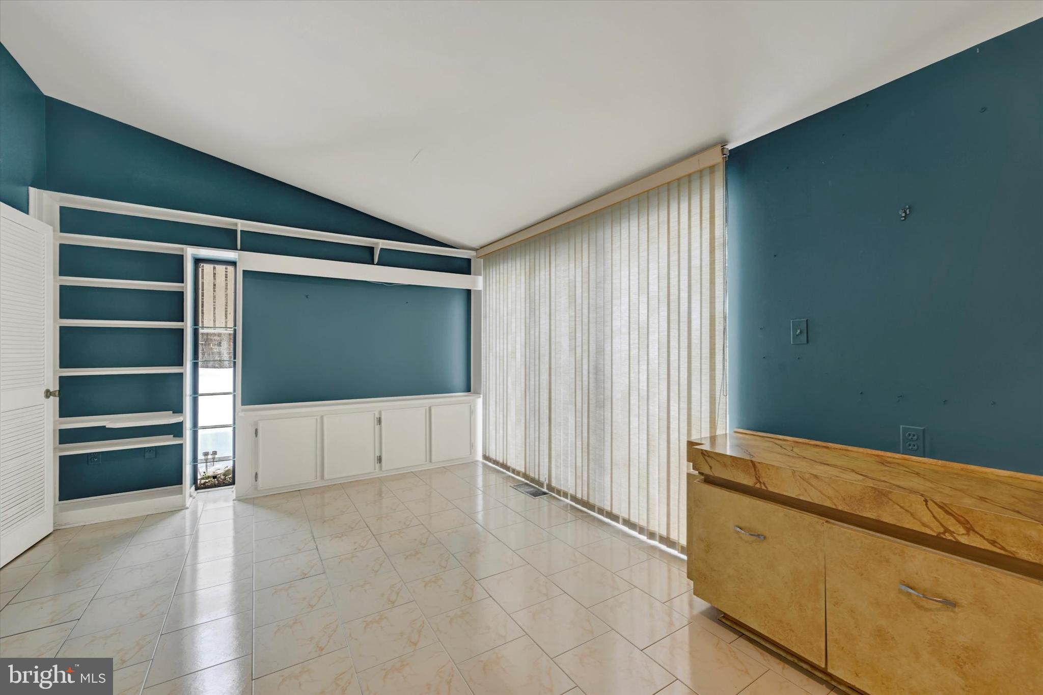 25 Tanner Court, Unit H Baltimore, MD 21208 - Photo 16 of 29 a view of room with furniture and natural light