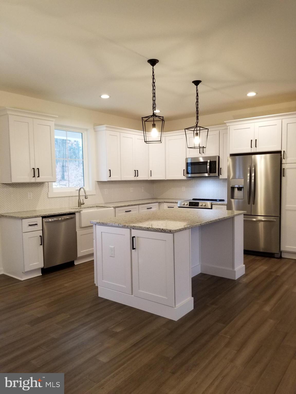 15740 Auburn Road Culpeper, VA 22701 - Photo 4 of 16 Oversized island, granite counters