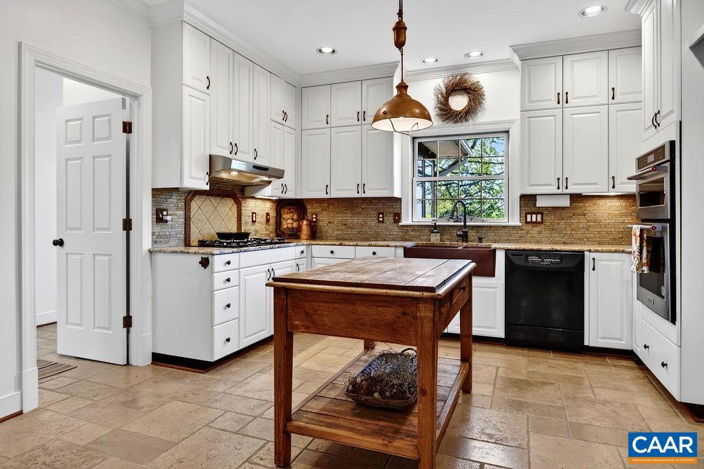 1059 Bryant Mountain Road Roseland, VA 22967 - Photo 18 of 58