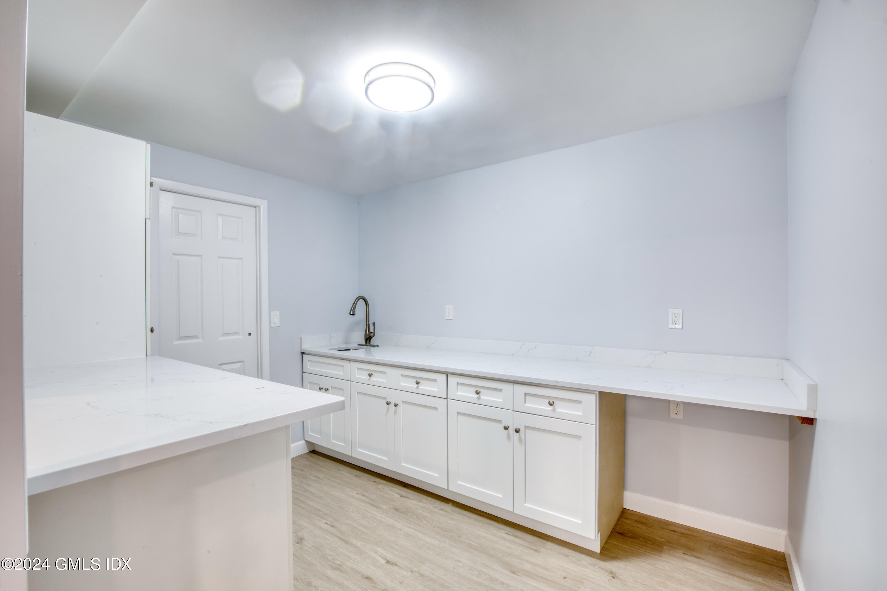 8 Ridge Place, Unit 1 Greenwich, CT 06831 - Photo 27 of 38 WET BAR IN FAMILY ROOM