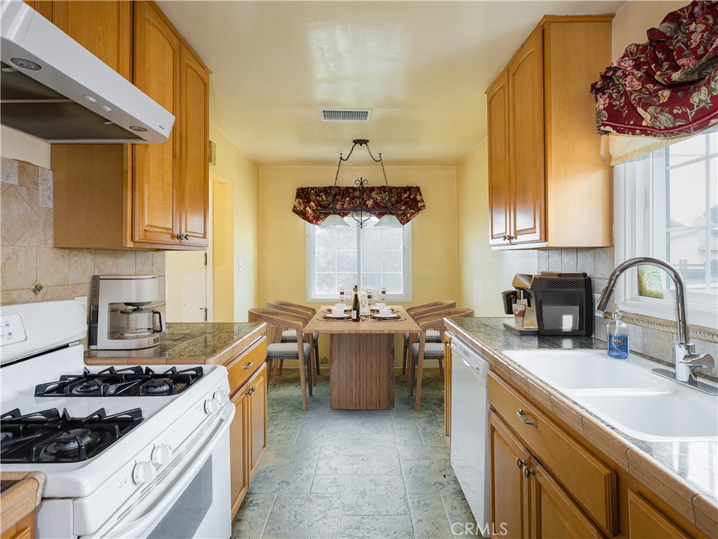 931 Hillcrest Street El Segundo, CA 90245 - Photo 5 of 17