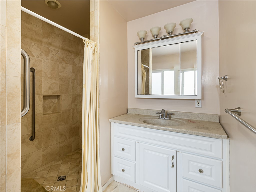 931 Hillcrest Street El Segundo, CA 90245 - Photo 7 of 17