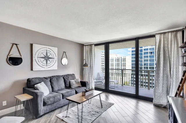 $649,000 | 3000 North Ocean Drive, Unit 17B, Singer Island, FL 33404