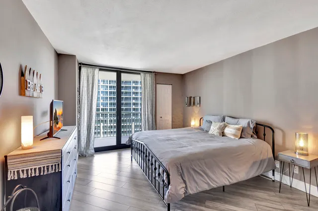 $649,000 | 3000 North Ocean Drive, Unit 17B, Singer Island, FL 33404