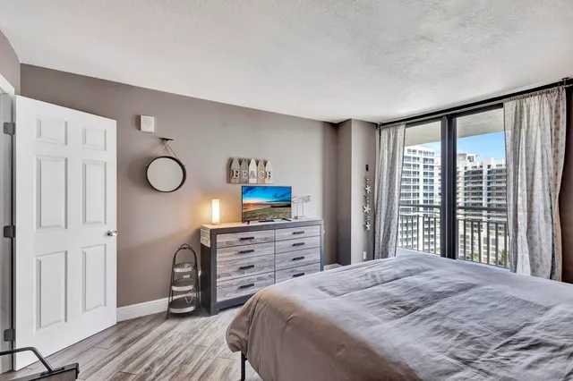 $649,000 | 3000 North Ocean Drive, Unit 17B, Singer Island, FL 33404