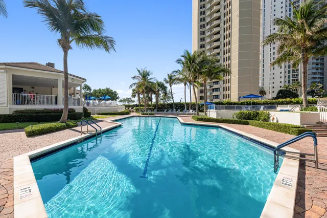 $649,000 | 3000 North Ocean Drive, Unit 17B, Singer Island, FL 33404
