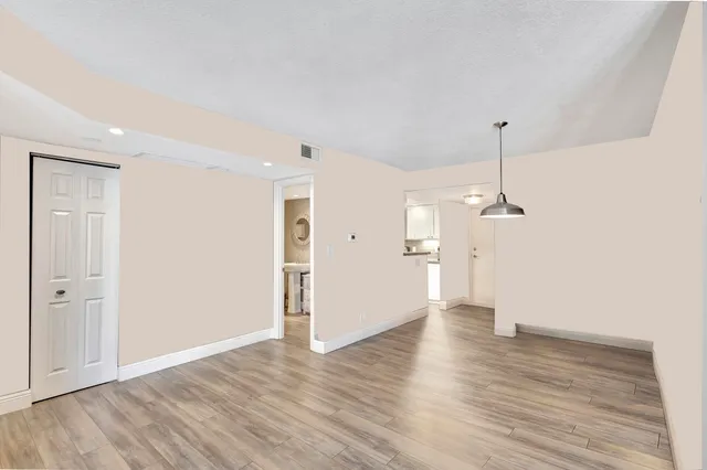 $649,000 | 3000 North Ocean Drive, Unit 17B, Singer Island, FL 33404