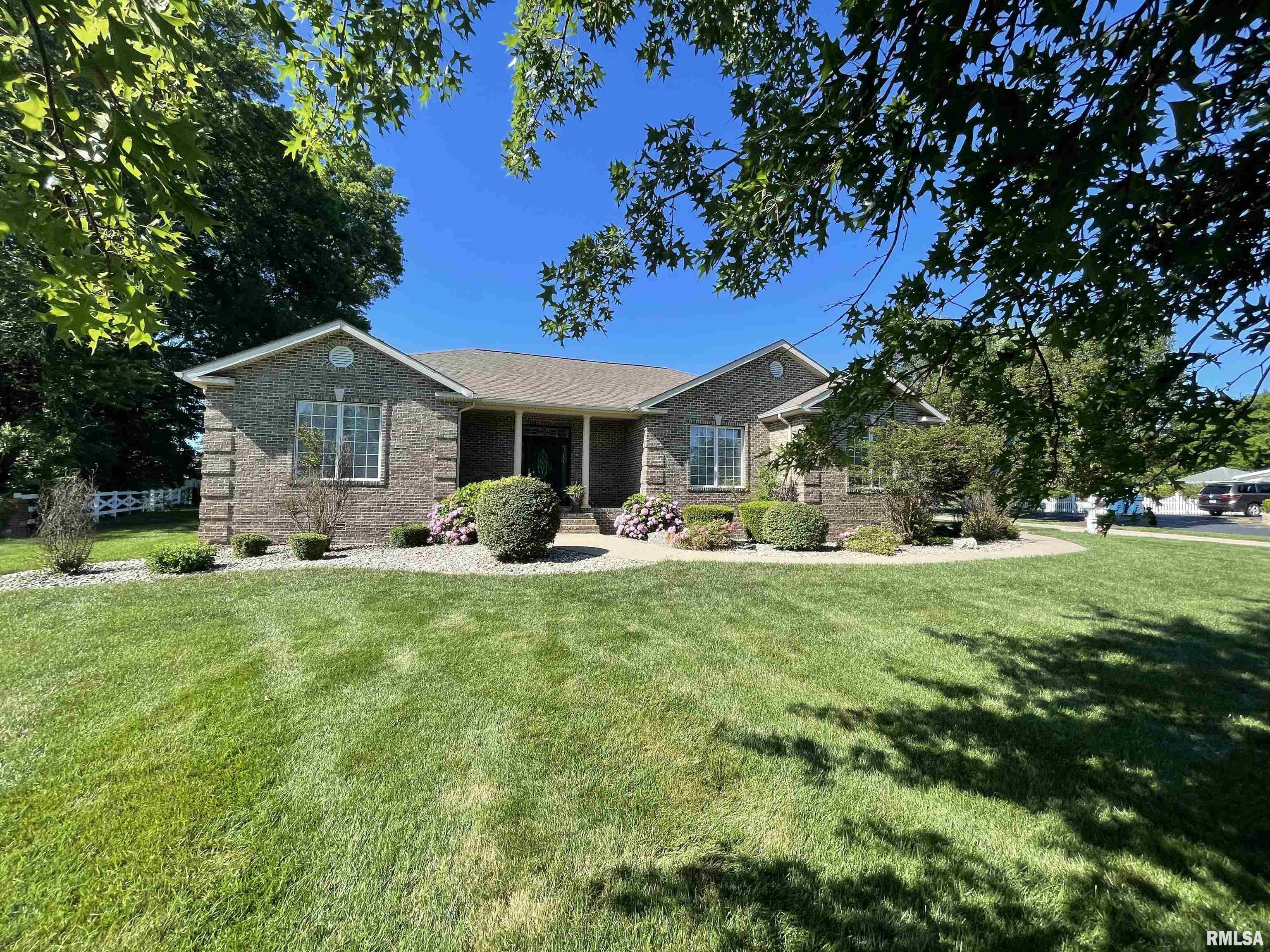 422 Bainbridge Road Marion, IL 62959 - Photo 1 of 28 Gallery Image 1