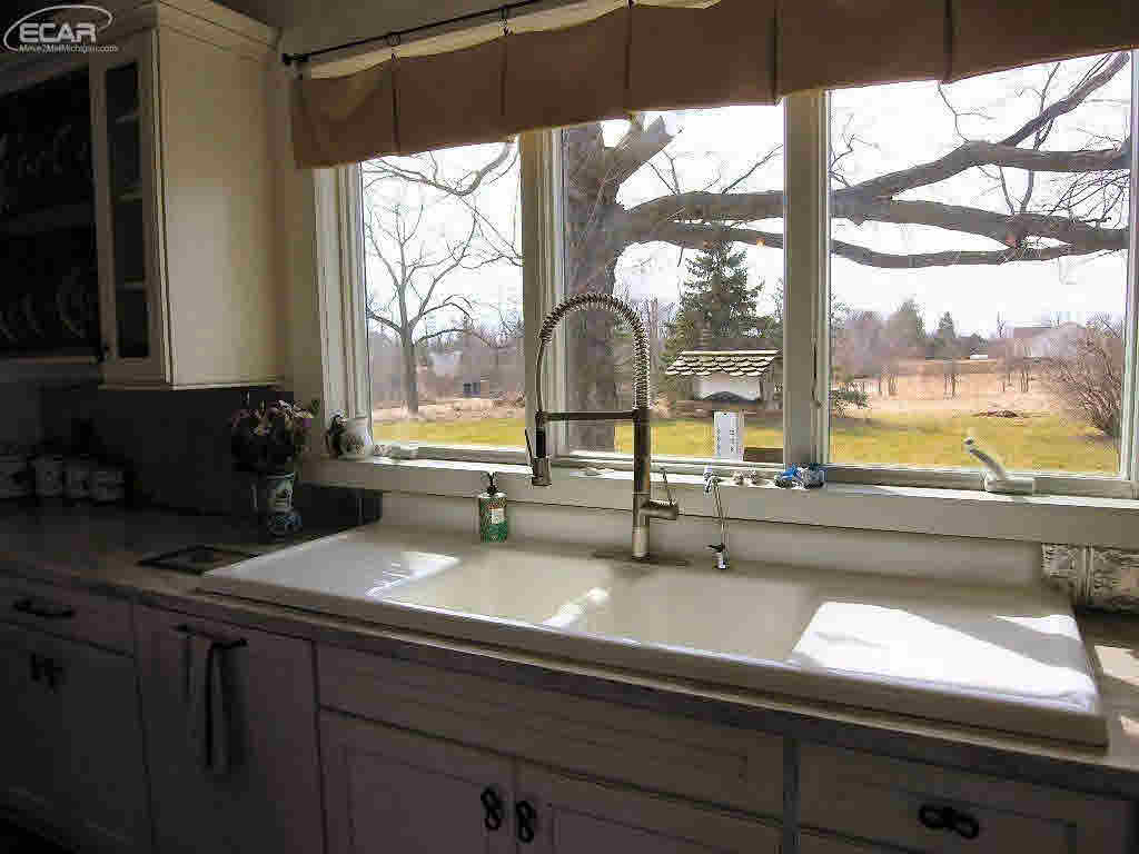 10323 County Line Road Goodrich, MI 48438 - Photo 6 of 70 21274129-5.JPG