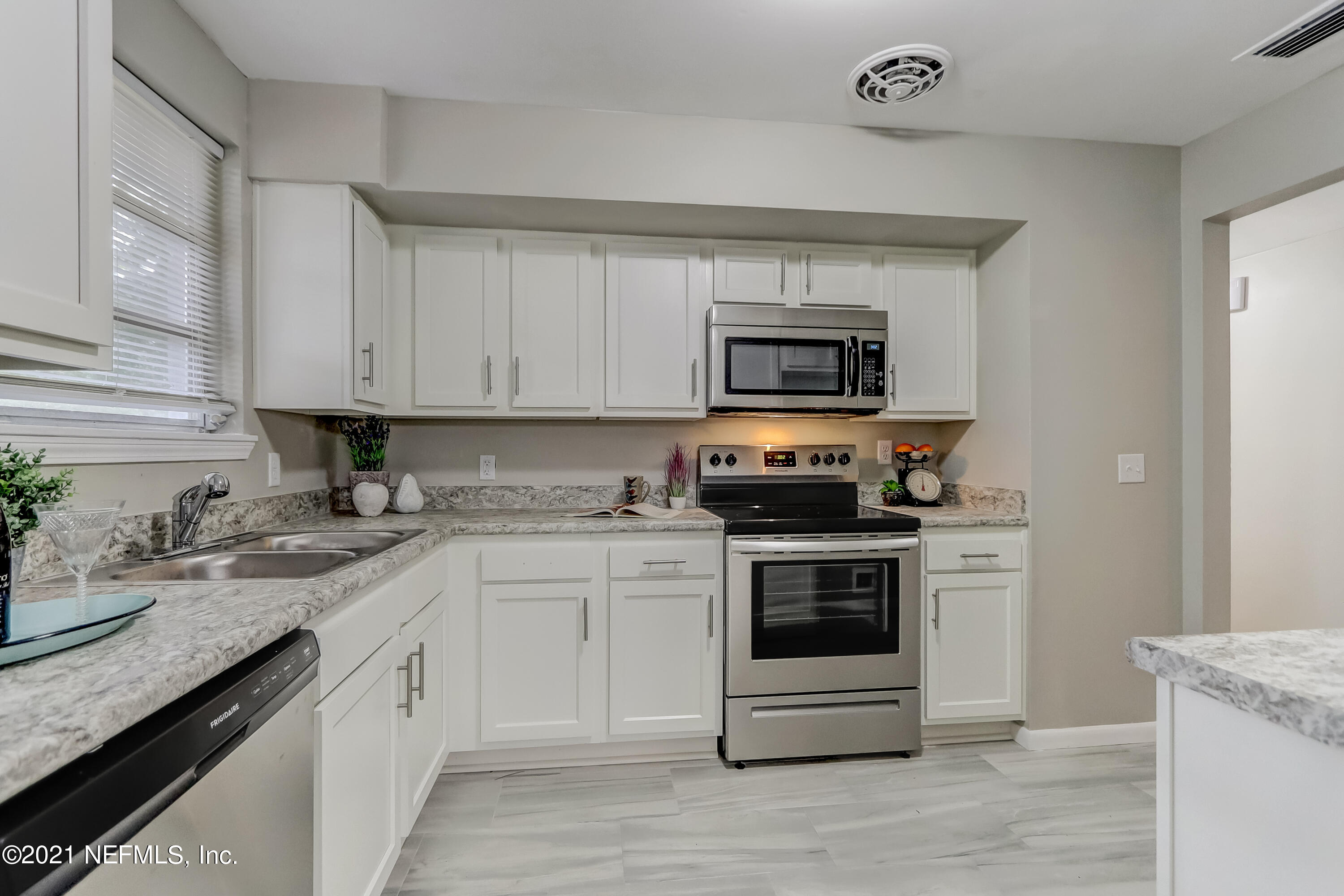 7426 Darwood Road Jacksonville, FL 32211 - Photo 7 of 40 Kitchen