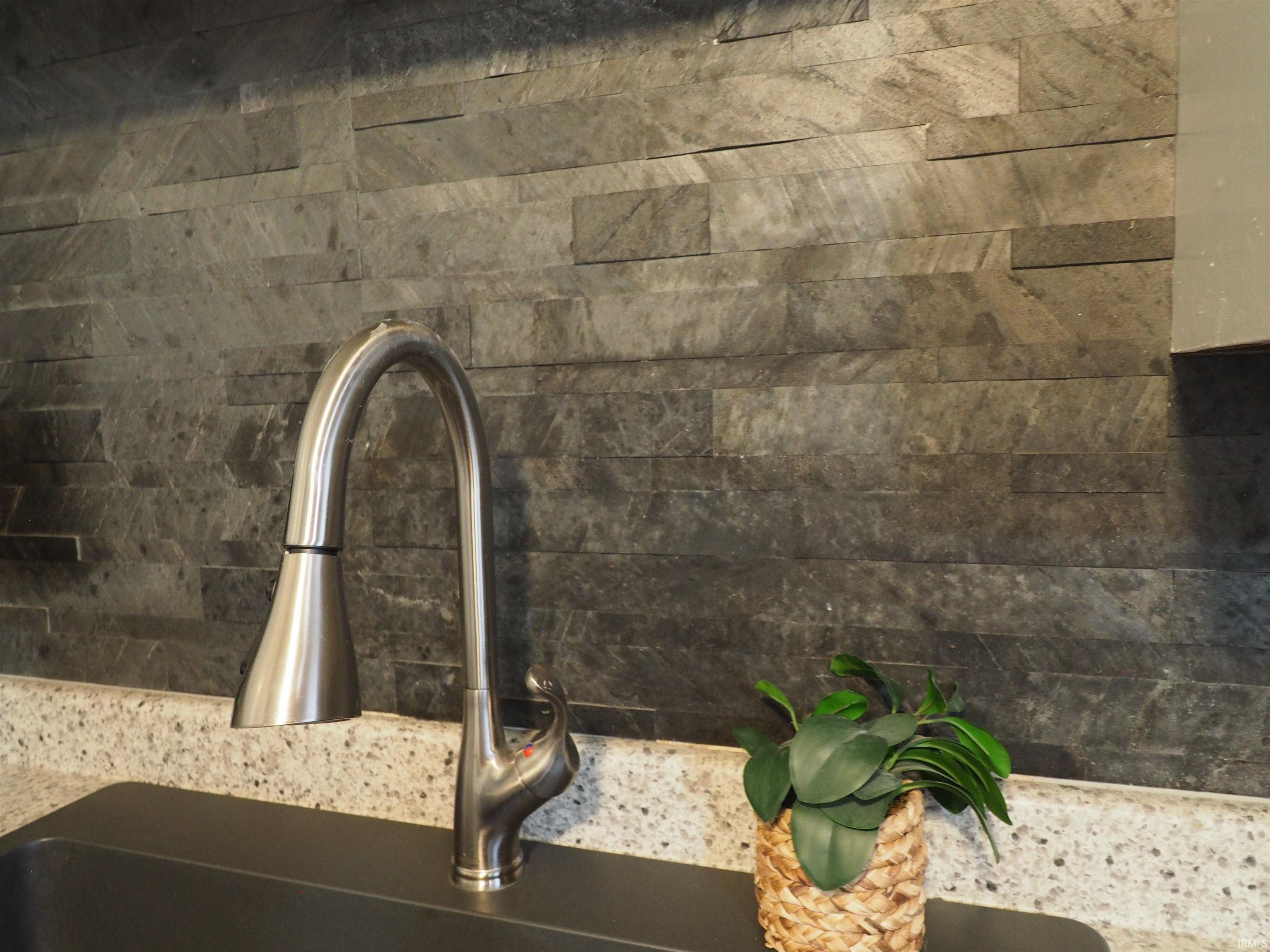 6708 Raintree Road Fort Wayne, IN 46825 - Photo 10 of 29