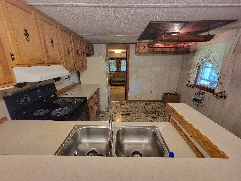 2043 Edmonds Road Galax, VA 24333 - Photo 12 of 29 Gallery Image 12