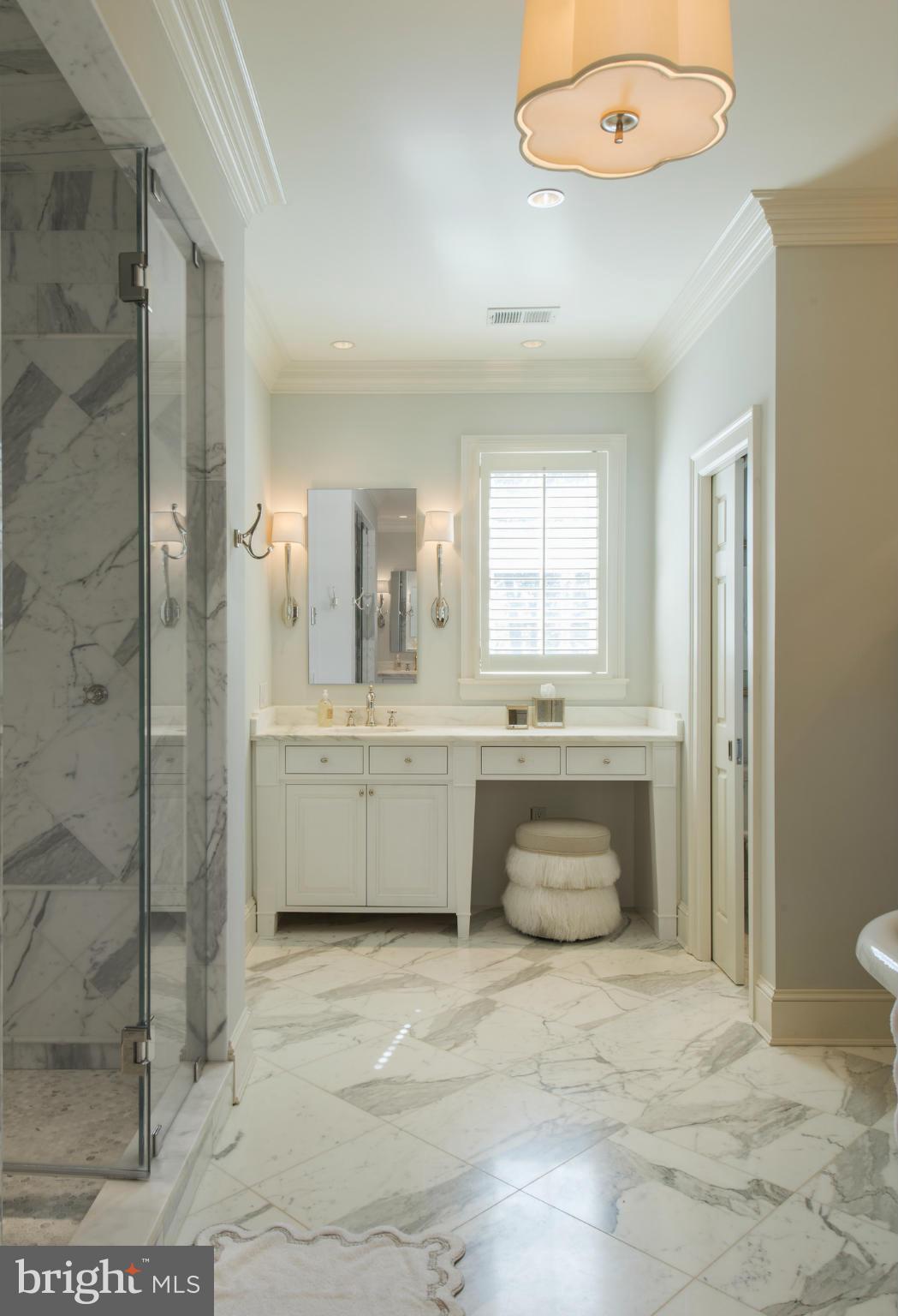 6222 Berkeley Road Alexandria, VA 22307 - Photo 18 of 29 Bath (Master)