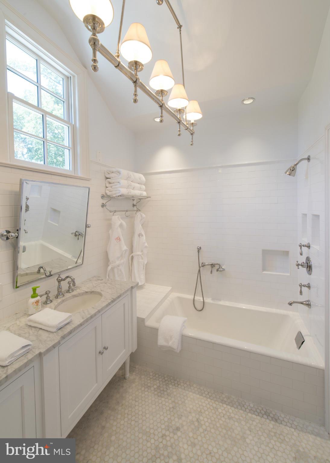 6222 Berkeley Road Alexandria, VA 22307 - Photo 22 of 29 Bath