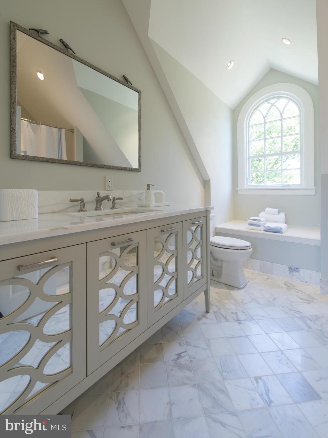 6222 Berkeley Road Alexandria, VA 22307 - Photo 24 of 29 Bath