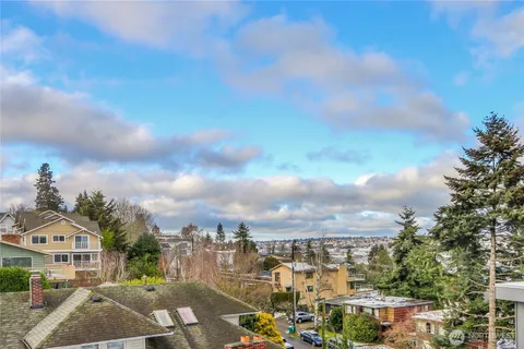 $1,048,000 | 631 West Emerson Street, Seattle, WA 98119