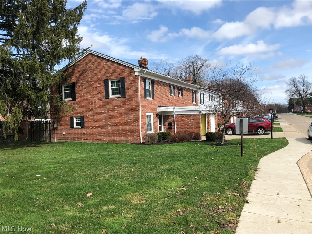 101 Chatham Way Mayfield Heights, OH 44124 - Photo 3 of 23
