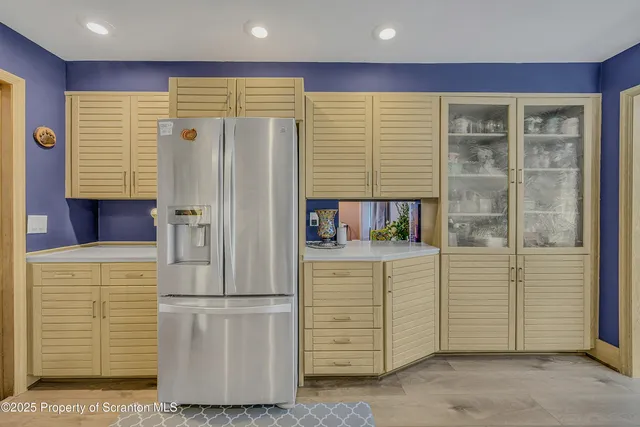 a view of empty room with window