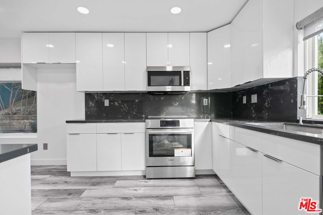 18542 Dylan Street Porter Ranch, CA 91326 - Photo 12 of 36