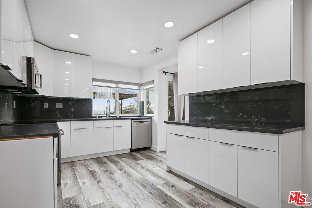 18542 Dylan Street Porter Ranch, CA 91326 - Photo 10 of 36