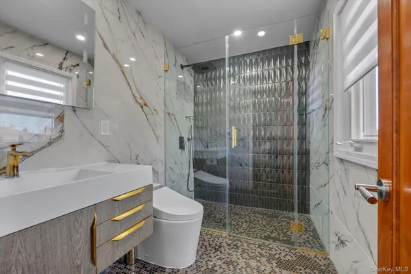 $2,100,000 | 700 Sherwood Street, Valley Stream, NY 11581